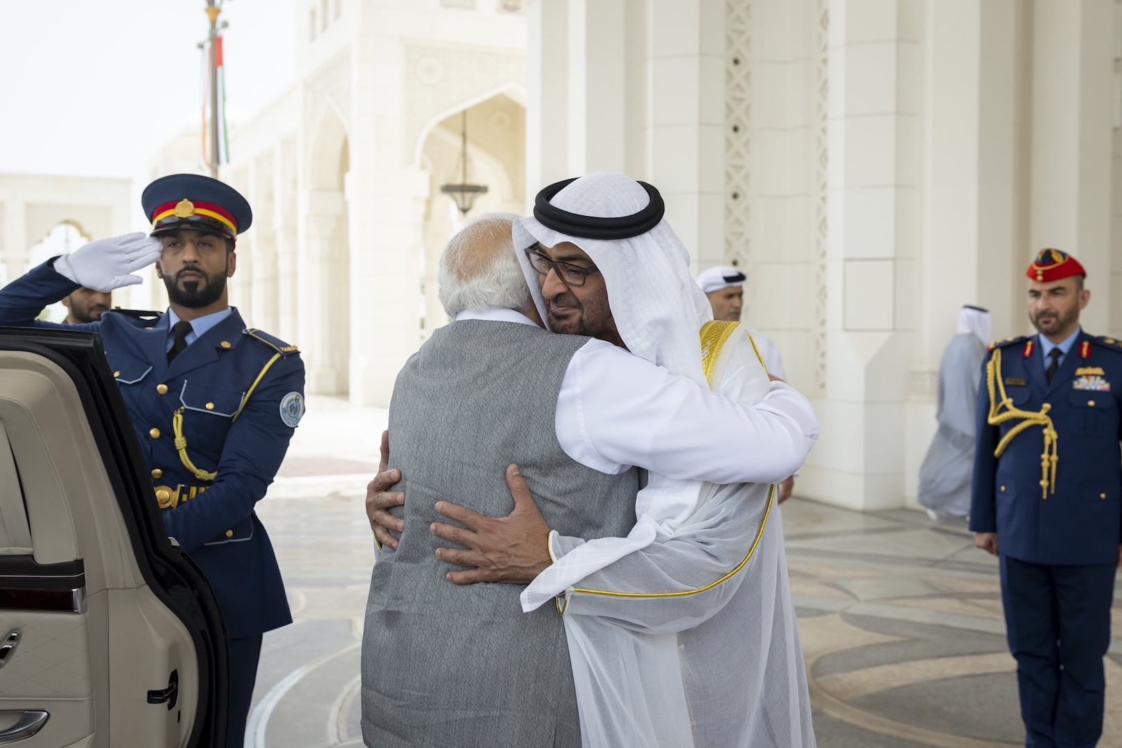 محمد بن زايد يبارك لرئيس الوزراء الهندي ناريندرا مودي..فوزه في الانتخابات